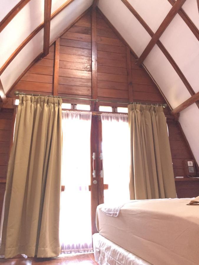 Raffles Inn Labuan Bajo Exterior foto