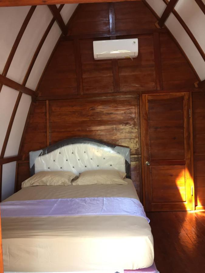 Raffles Inn Labuan Bajo Exterior foto