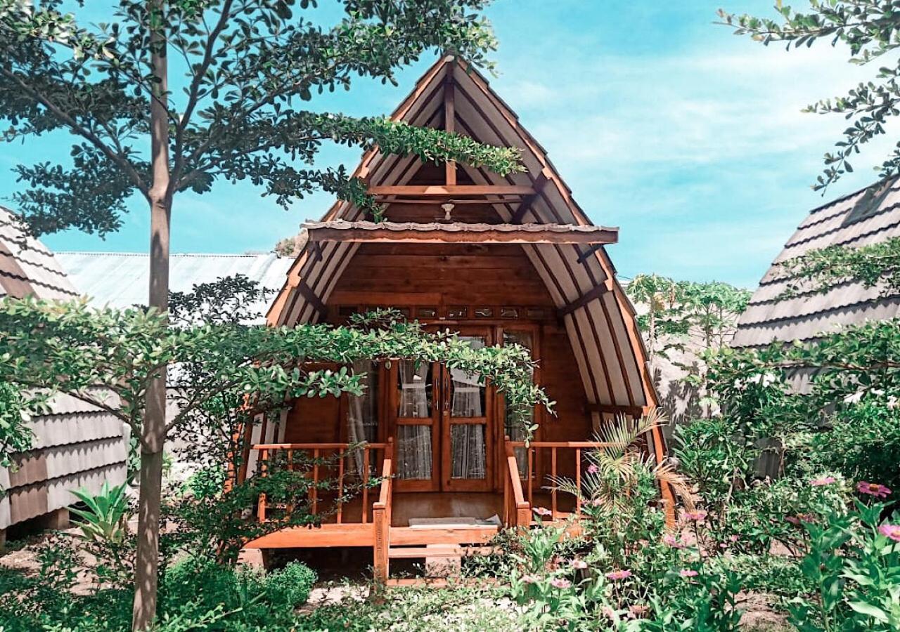 Raffles Inn Labuan Bajo Exterior foto