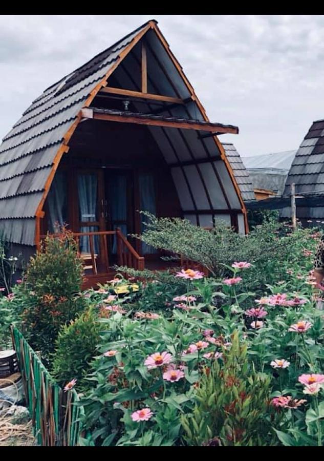 Raffles Inn Labuan Bajo Exterior foto