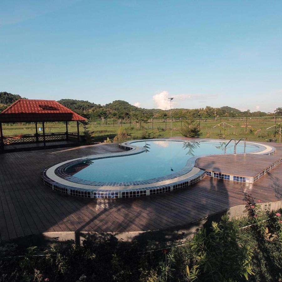 Raffles Inn Labuan Bajo Exterior foto