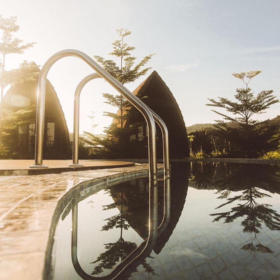 Raffles Inn Labuan Bajo Exterior foto